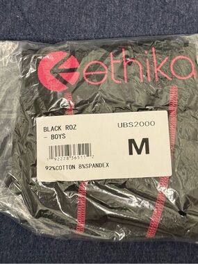 ETHIKA BOYS STAPLE ROZ NWT SIZE MEDIU, BLACK W/ HOT PINK